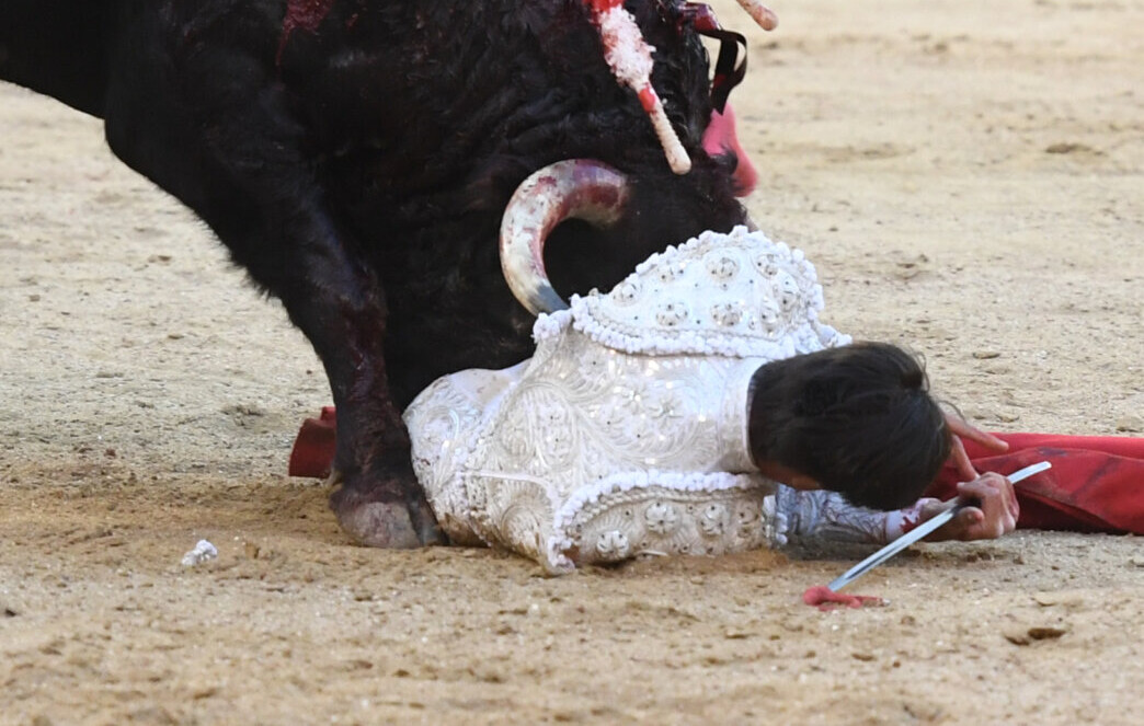 Volteado en dos ocasiones Ángel Téllez, a la enfermería por su propio pie