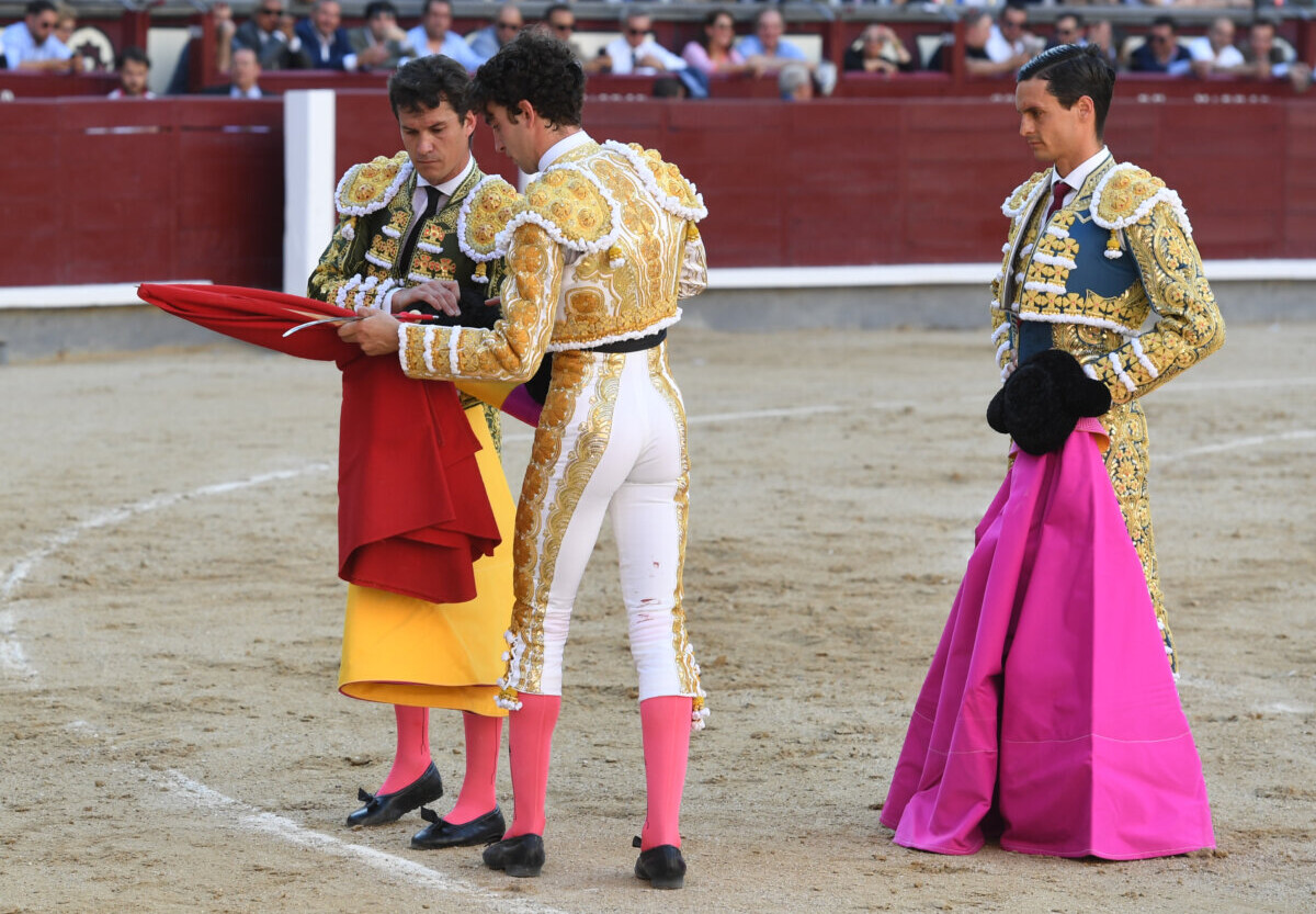 Confirmación muy seria de Víctor Hernández (la decimoctava de San Isidro, en imágenes)