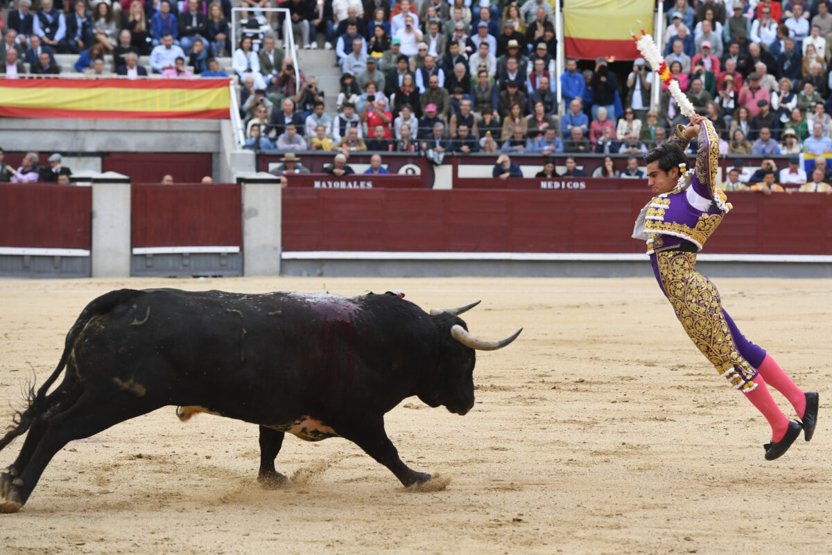 ¿Y un cartel de matadores banderilleros?