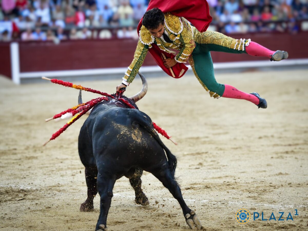 Sobrecogedora cogida a Valadez: luxación de pronóstico reservado en el hombro derecho
