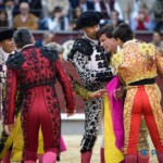 Alejandro Peñaranda, dolorido tras la dura voltereta sufrida. Foto: Javier Arroyo