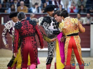 Alejandro Peñaranda, dolorido tras la dura voltereta sufrida. Foto: Javier Arroyo