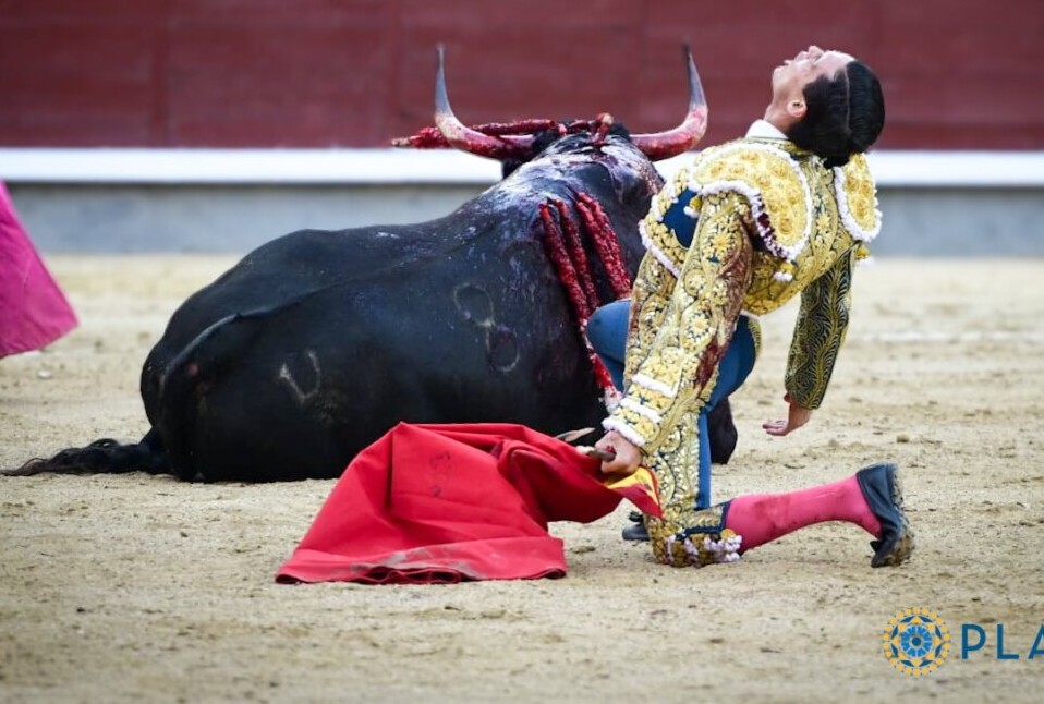 Un torerísimo Galván rompe moldes a golpes de inspiración