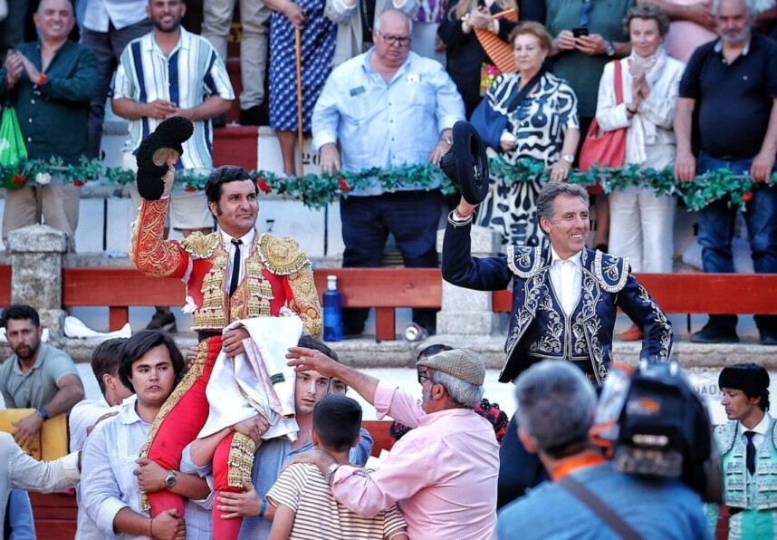 Triunfo de Pablo Hermoso y Morante en la reapertura de Cáceres