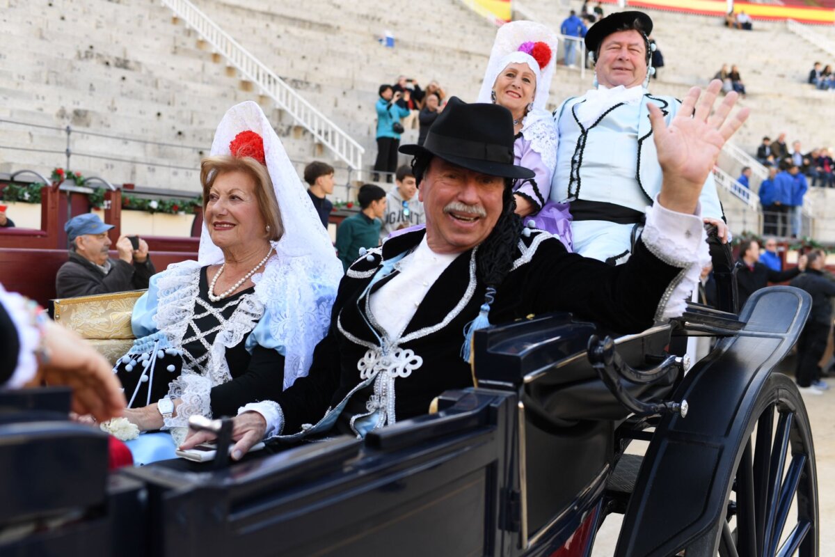 Espectacular desfile de castizos y goyescos en Las Ventas