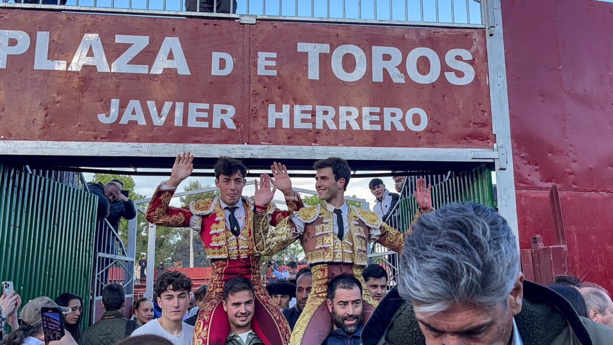 Chicharro y Navalón, puerta grande en Las Matas para dos novilleros que piden paso