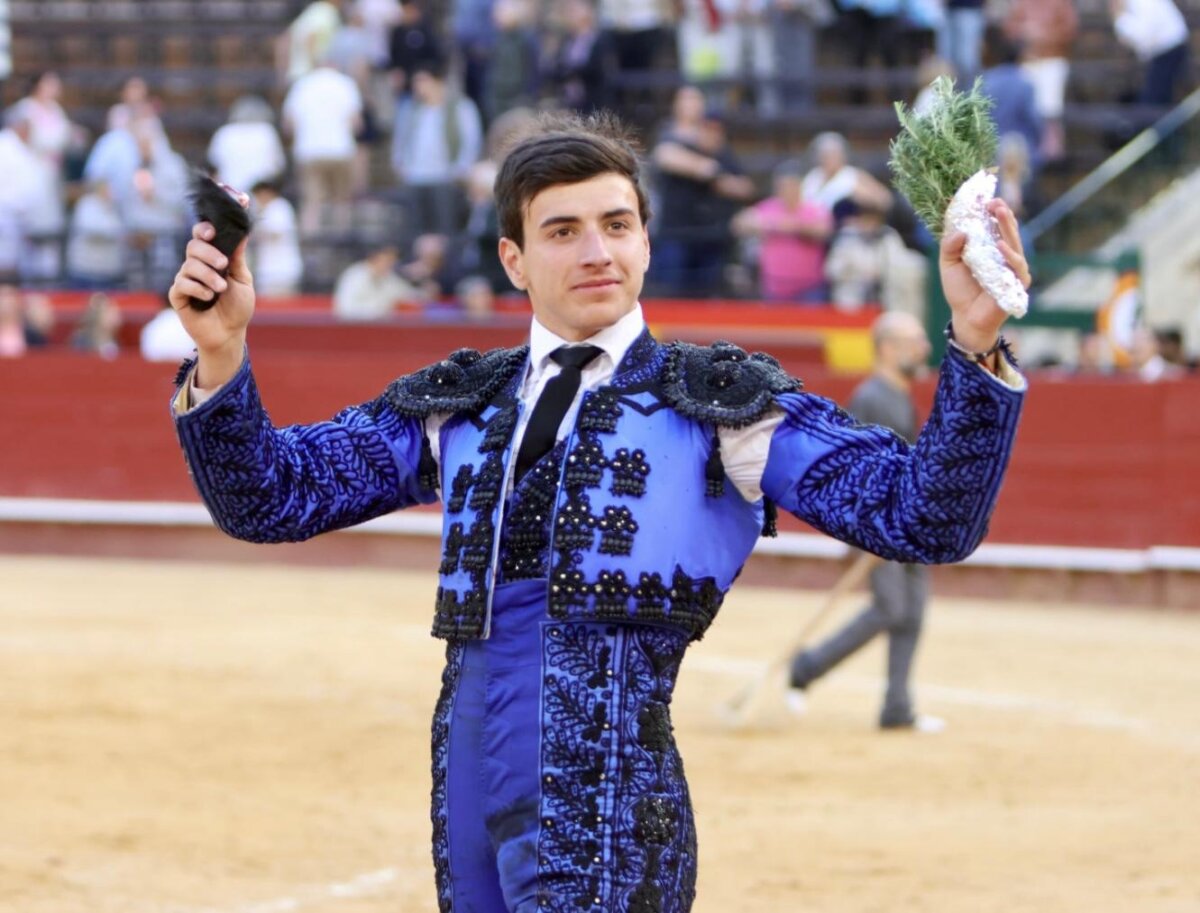 Ismael Martín y Nek Romero, orejas en la novillada de Valencia