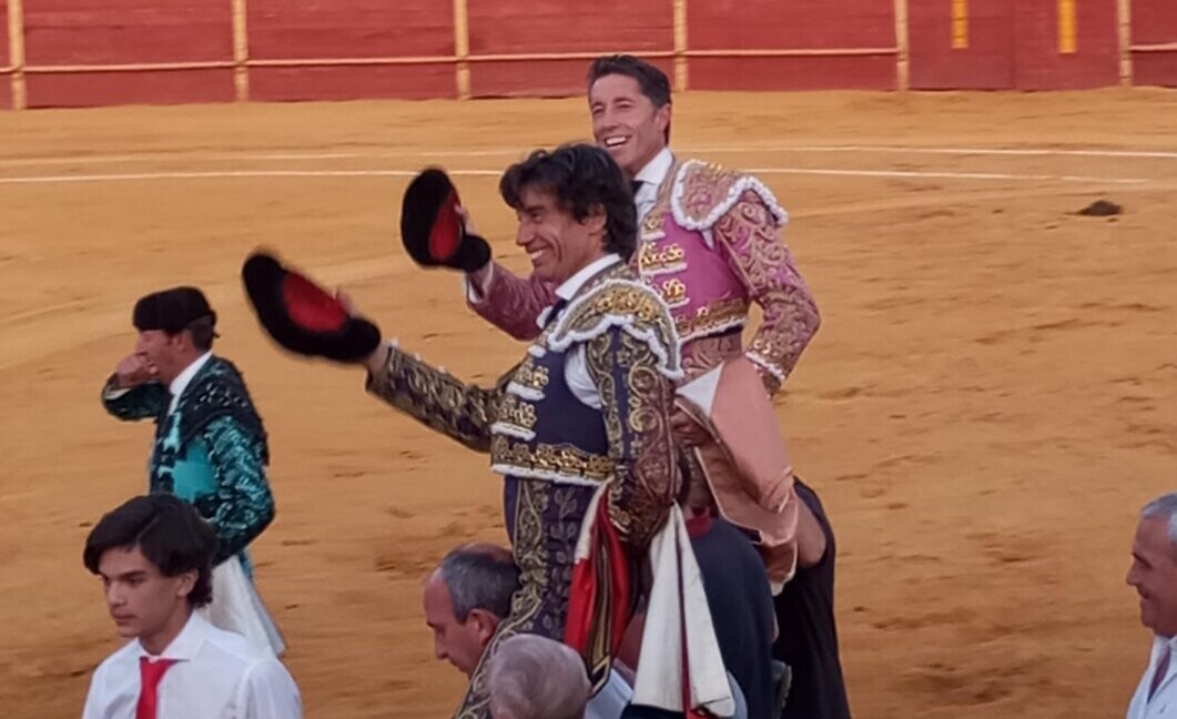 Curro Díaz y Manuel Escribano, puerta grande en la vuelta de los toros a La Carolina