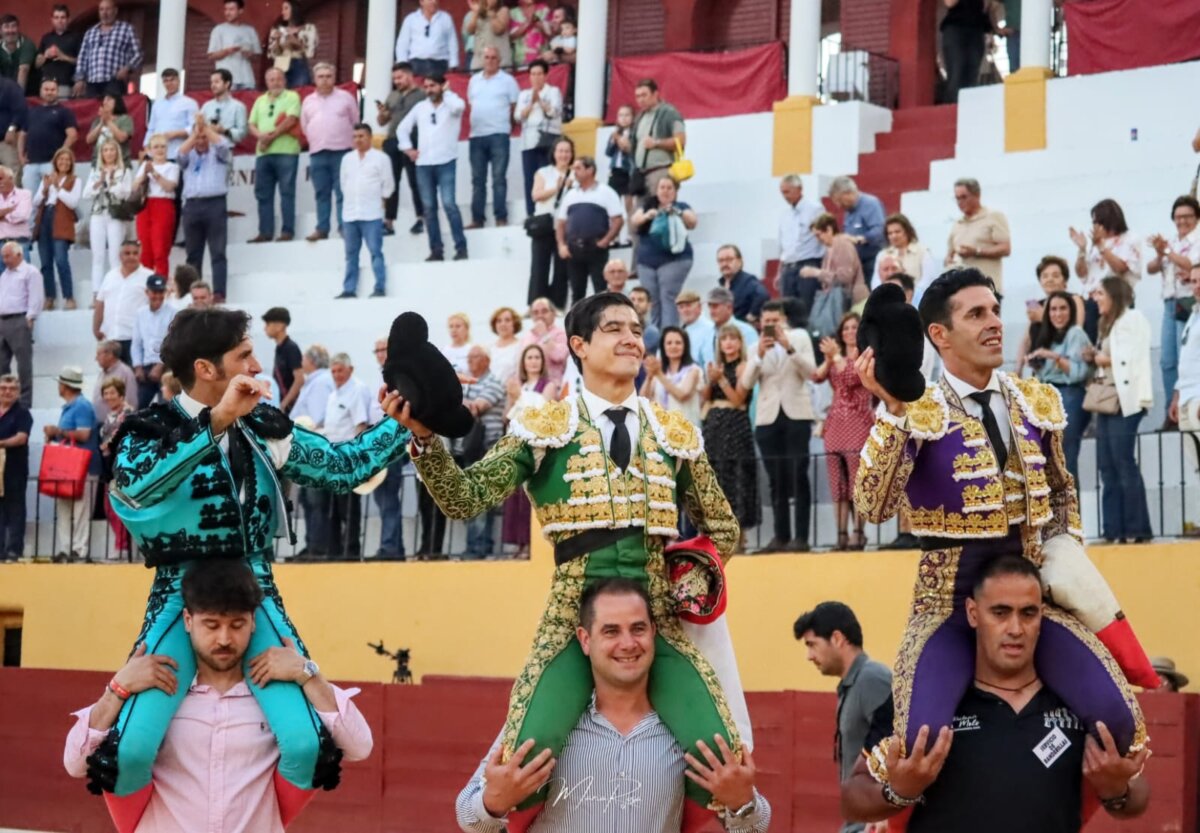 Talavante, Cayetano y Luis David, fiesta en Jerez de los Caballeros