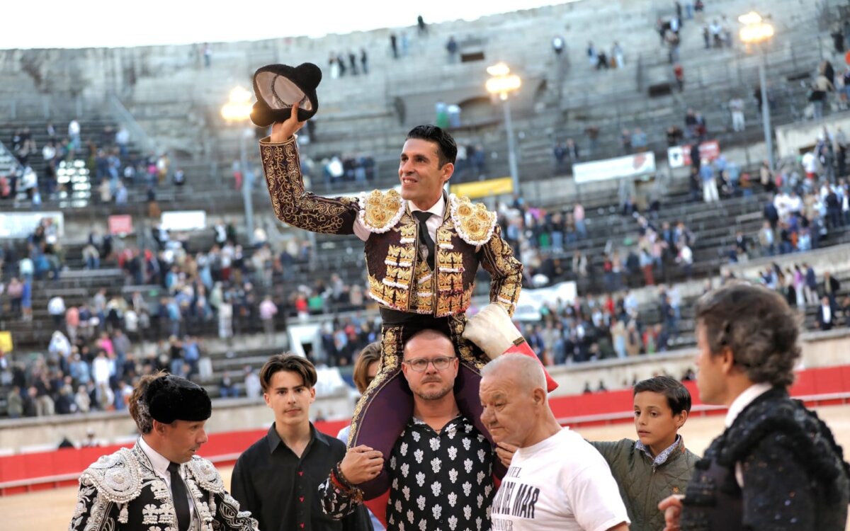 Talavante, a hombros en la vuelta y despedida de Ponce en Nimes