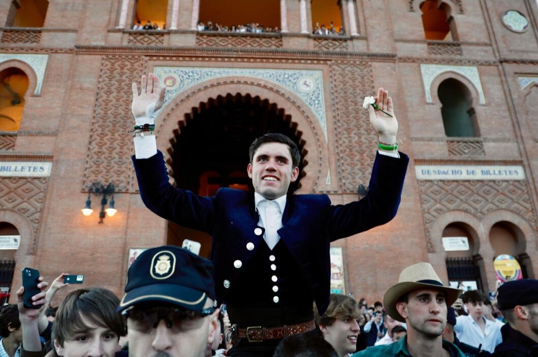 Bendita la rama que al tronco sale