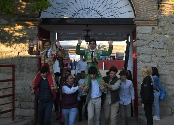 Pedro Rufo indulta en Sonseca; Robleño, dos orejas en el festival de Colmenar de Oreja