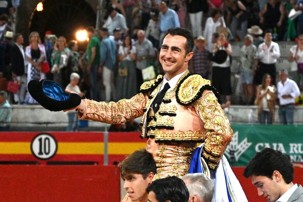 El Fandi y un bravo Victoriano del Río, tándem perfecto en la segunda de Granada