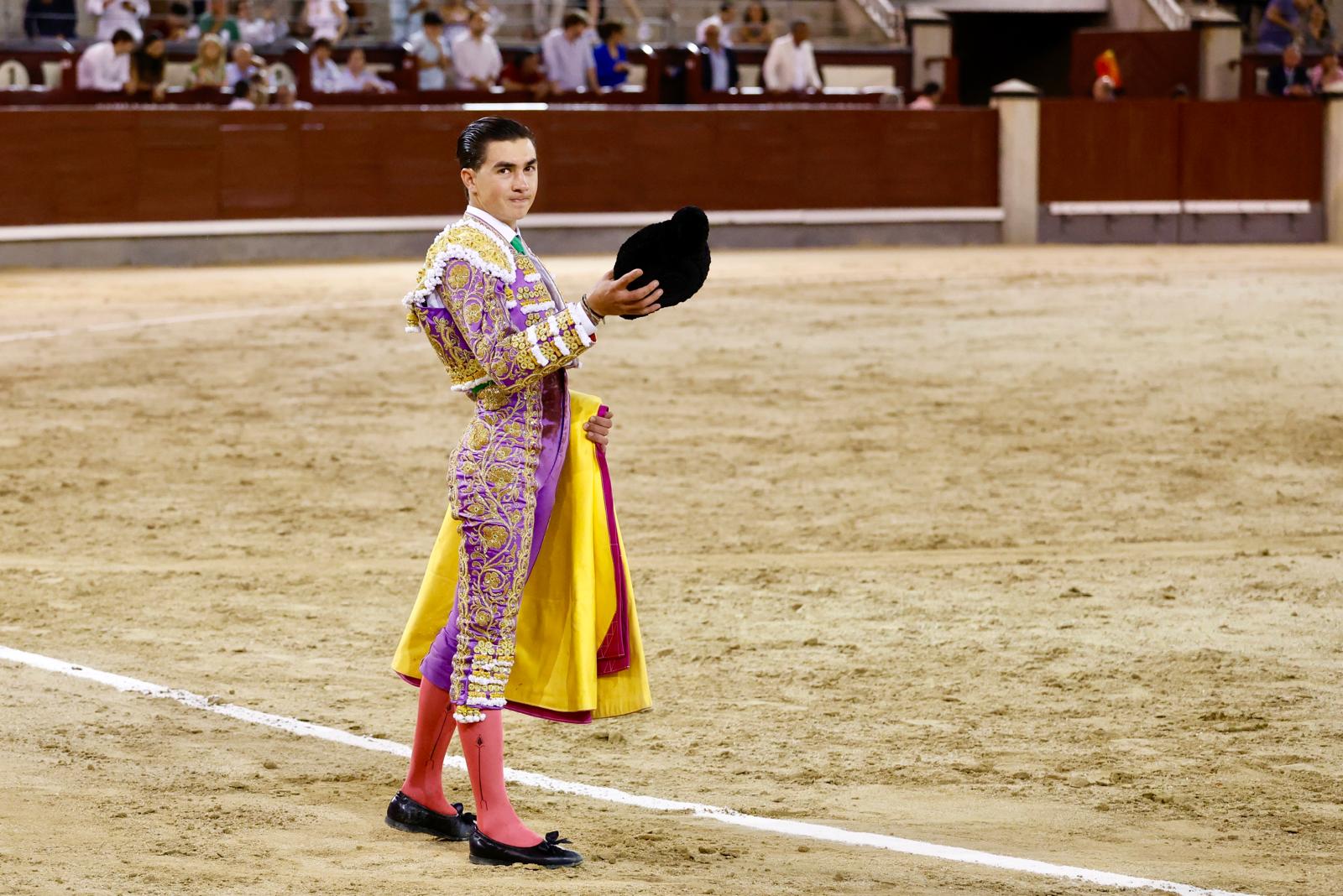 Bruno Aloi, cornada de quince centímetros en el muslo derecho
