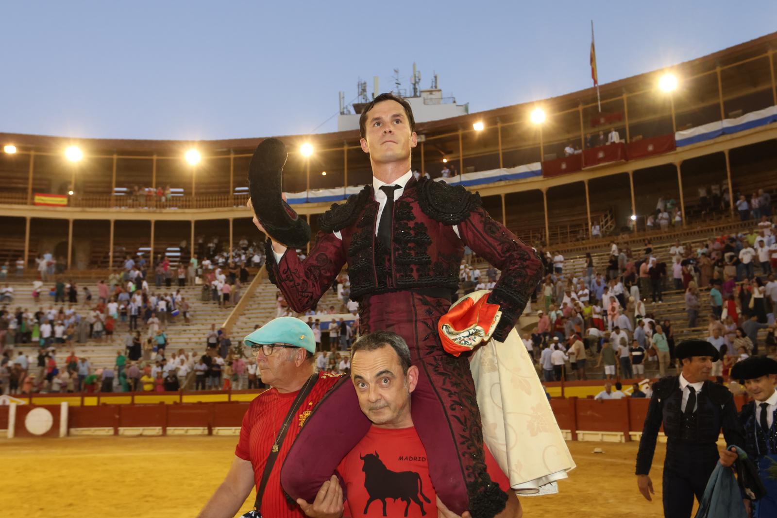Triunfo indiscutible de Daniel Luque, a hombros en Alicante