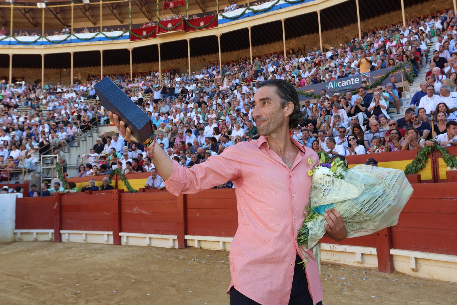 Sentido homenaje en Alicante a Palazón por sus 20 años de alternativa