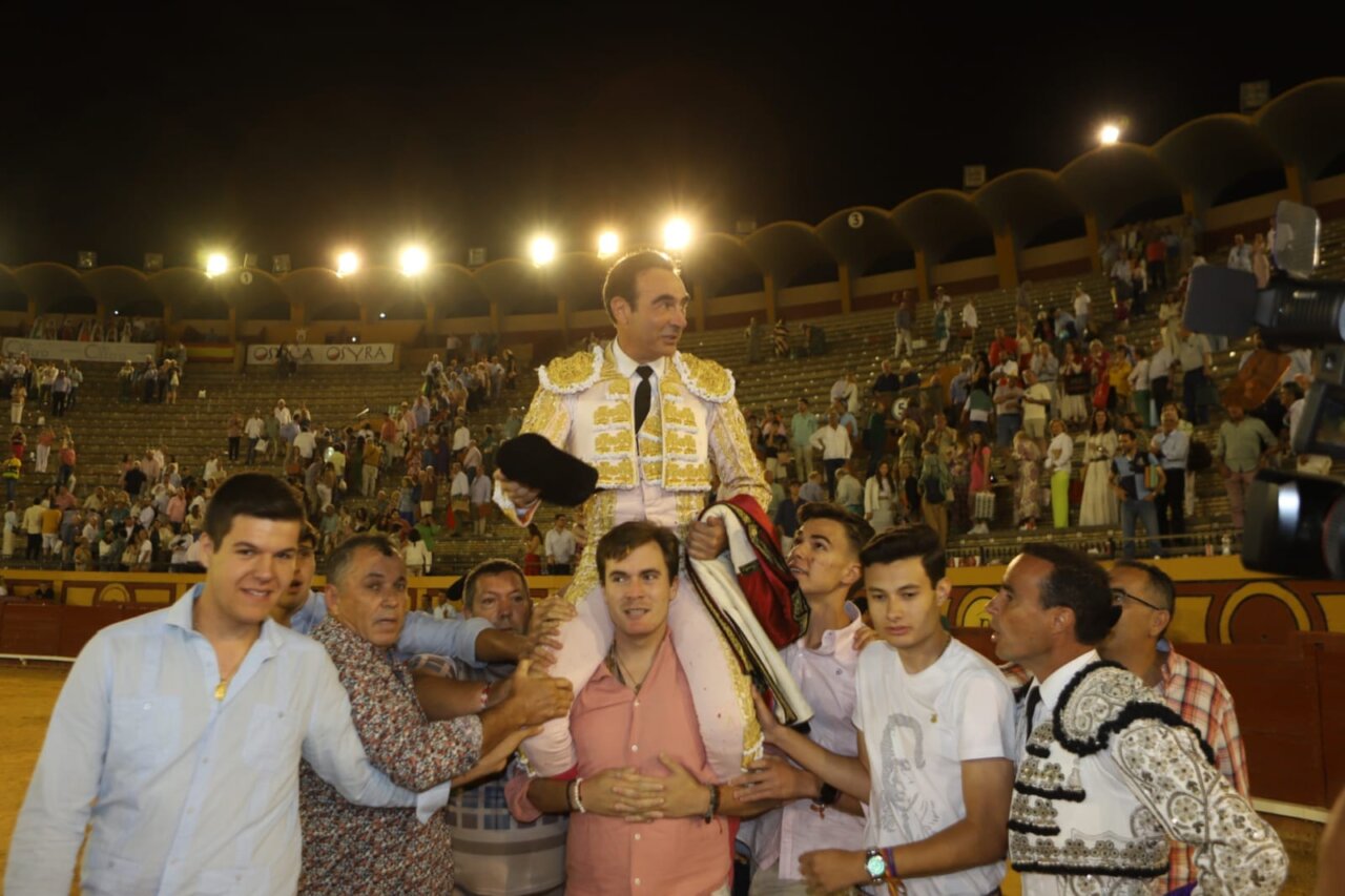 Cátedra de Ponce, triunfador de la concurso en una magnífica despedida de Algeciras