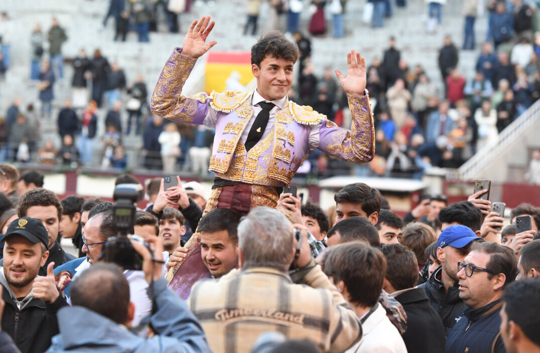 Chicharro: "Sé que hay ligamentos bastante dañados pero a Pamplona voy de cabeza"