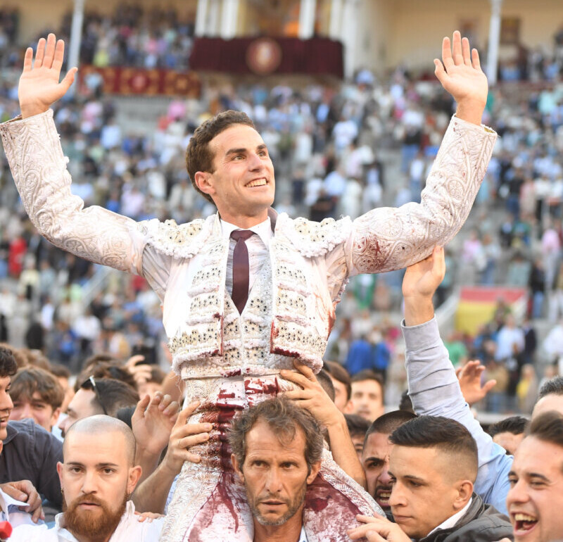 Fernando Adrián, a una puerta grande del maestro Rincón