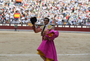 Paco Ureña dio la única vuelta al ruedo. Foto: Javier Arroyo