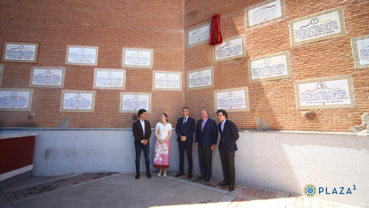 Fernando Adrián, Santiago Domecq, Jorge Martínez y José Escolar recogen los premios a los triunfadores de San Isidro 2023