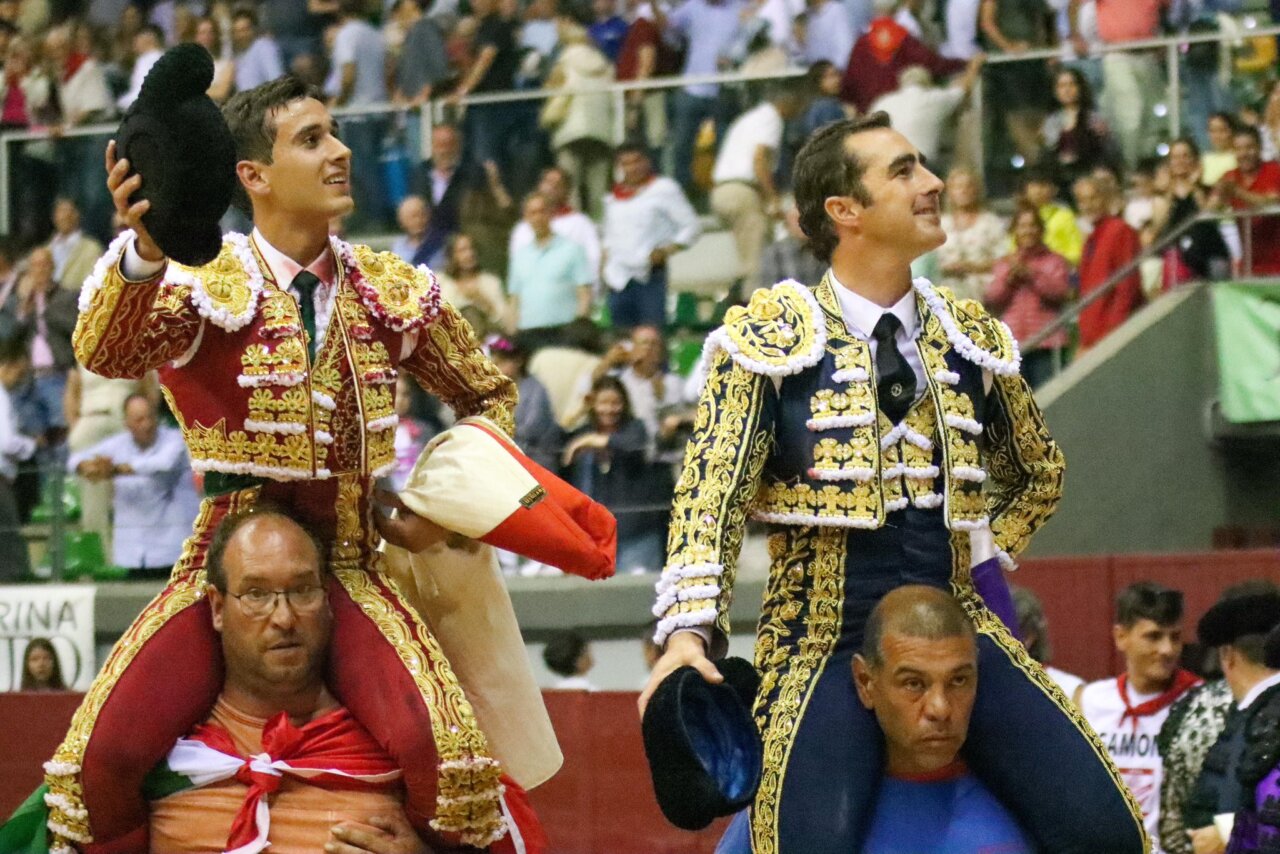 El Fandi e Ismael Martín inauguran a hombros la feria de Burgos
