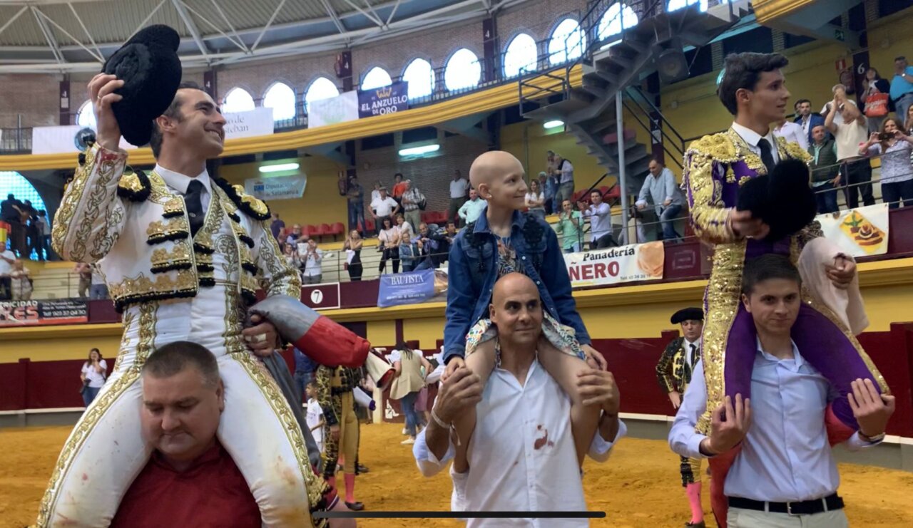 Gran tarde de Fandi y Diosleguarde en Alba de Tormes ensombrecida por la cogida de Caballero