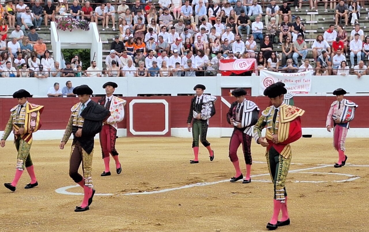 Aire Sur L'Adour, con cartel para su corrida de junio