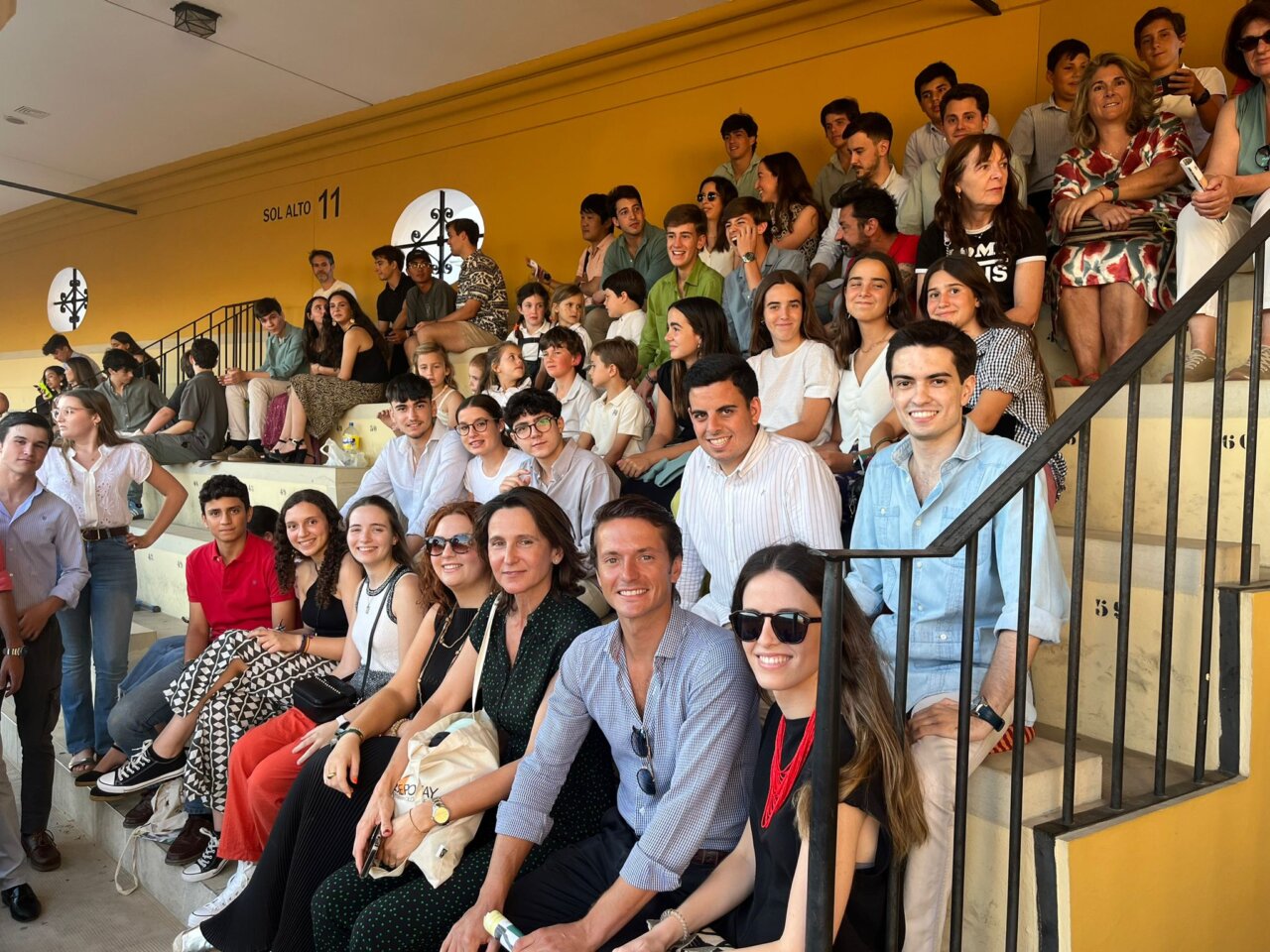 Lama de Góngora, anfitrión de los más de 200 estudiantes invitados a la novillada de Sevilla