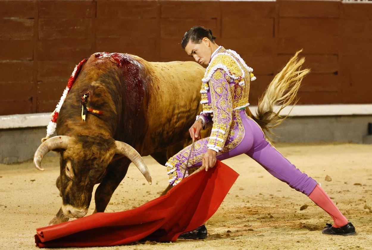 El sello de Aloi y el temple de Caballero destacan en el inicio de las nocturnas de Las Ventas