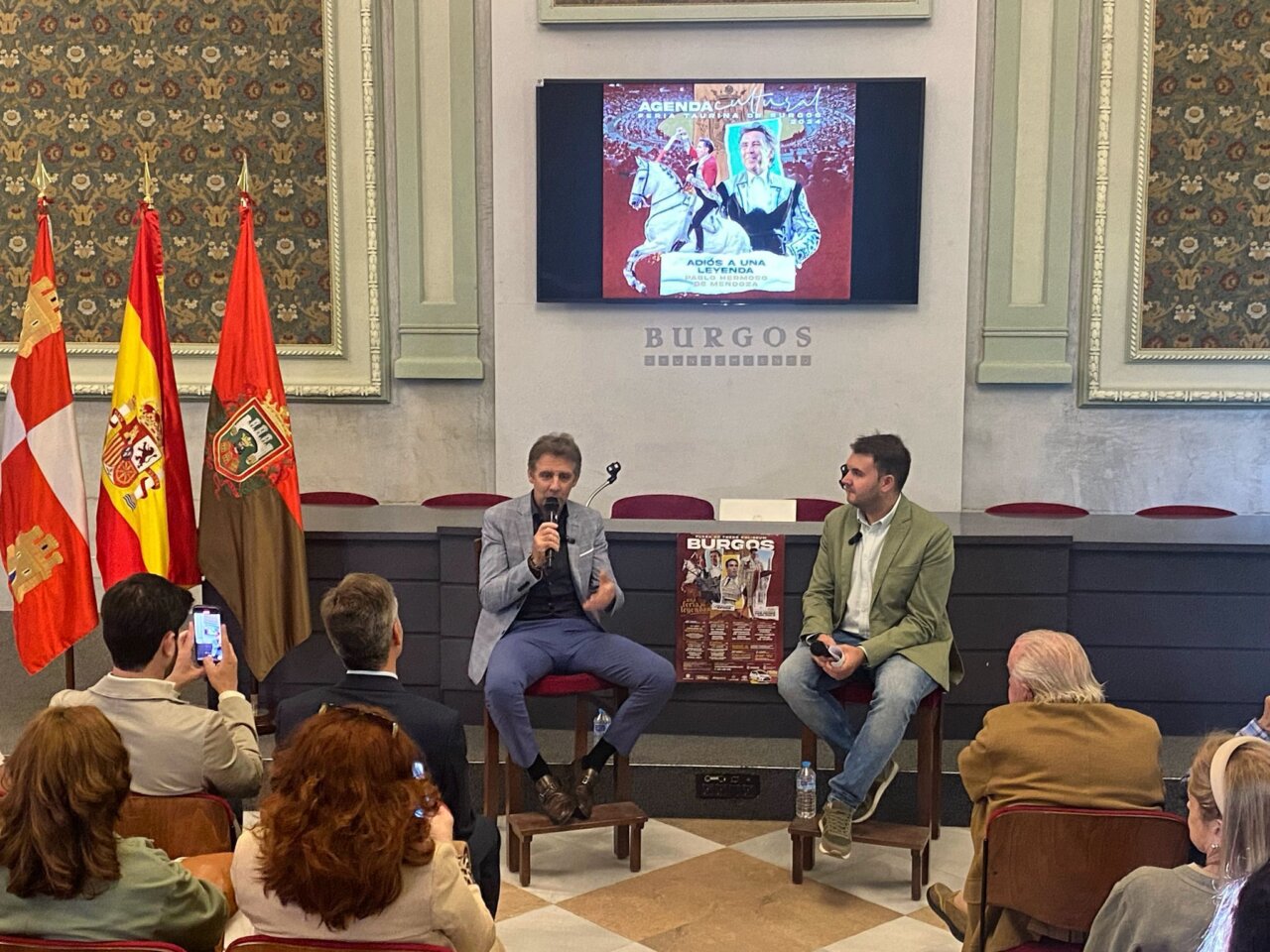 Pablo Hermoso de Mendoza, con la afición burgalesa ante su adiós en el Coliseum