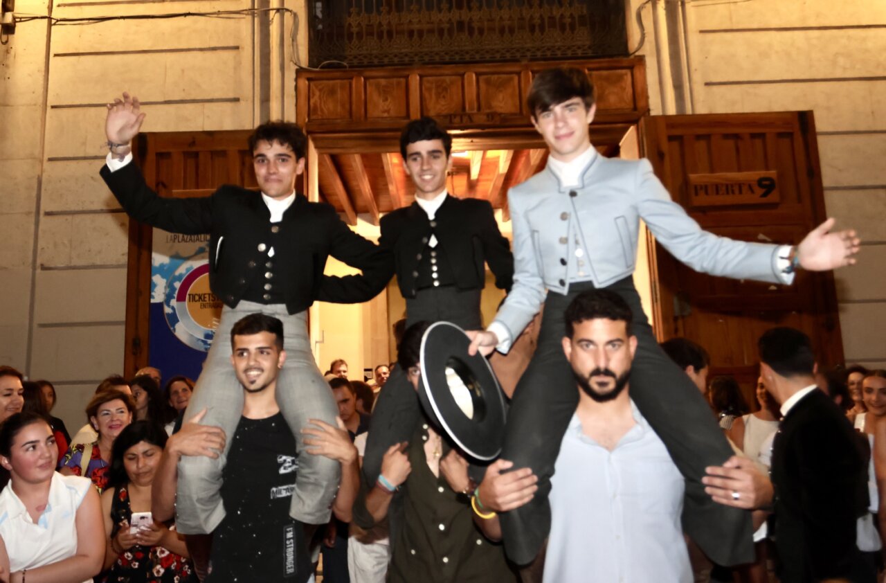 Mario Vilau, Alejandro González y Pedro Rufo, triple puerta grande con excelentes pedrazas en Alicante