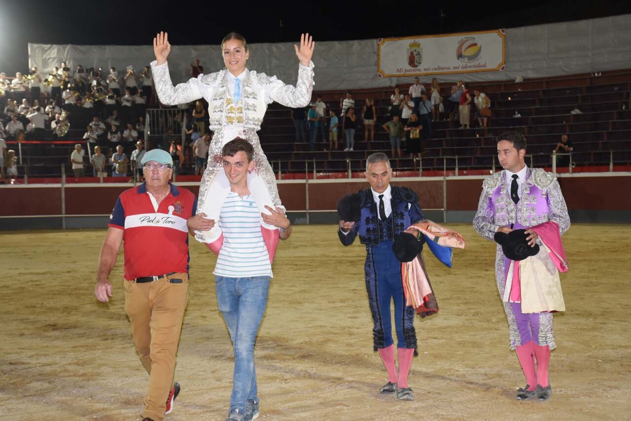 Golpe de Olga Casado en Calasparra, dos orejas tras una gran faena