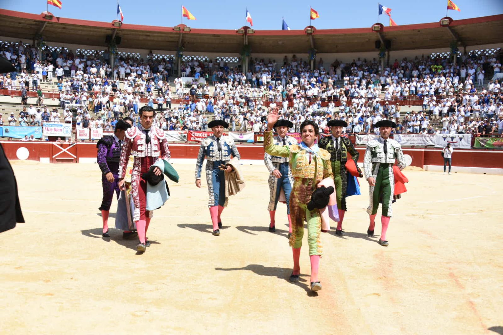 Torería a raudales de Marco Pérez y Barroso, lesionado en la matinal de Mont de Marsan