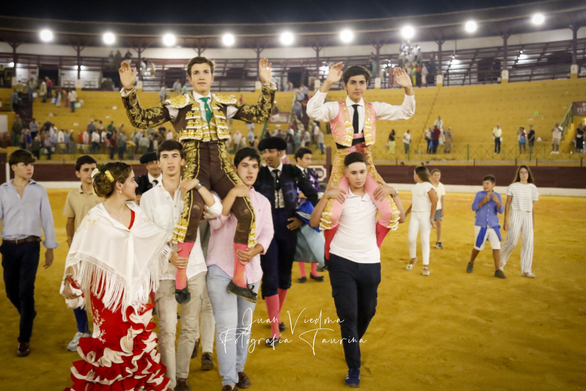 Un épico Román y un torero Zulueta triunfan con una buena novillada de Núñez de Tarifa