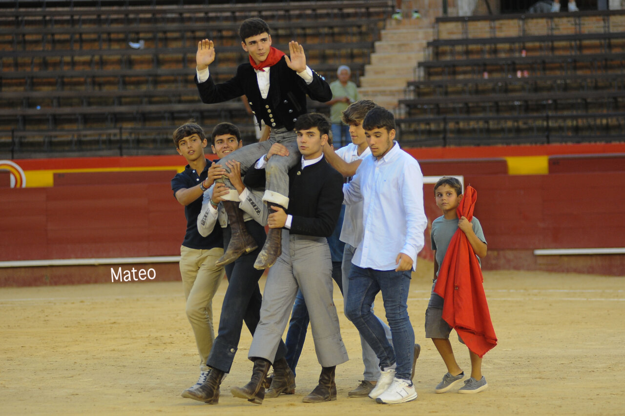 Simón Andreu y El Parralejo, primeros triunfadores del certamen de escuelas en Valencia
