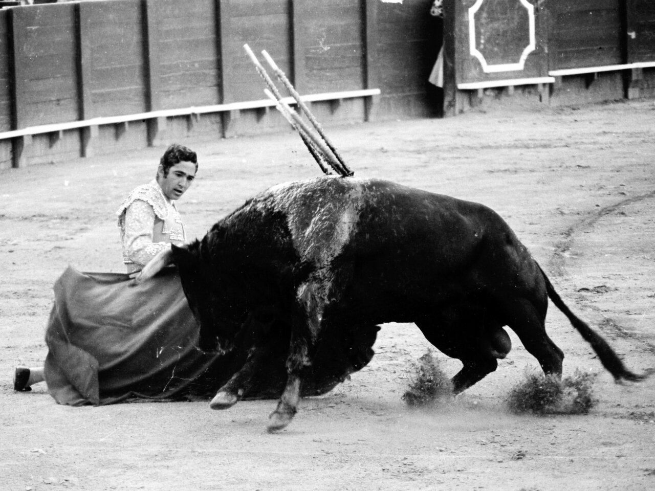 El Baratillo celebra una misa en memoria de Paco Camino