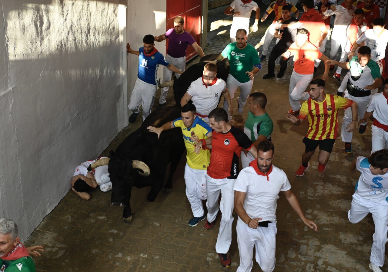 Trepidante encierro de Domingo Hernández en Pamplona