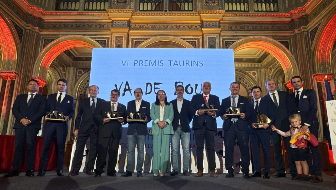 Manzanares, Montoliu, Molés, Traver y Juanot recogen los premios Va de Bous en Valencia