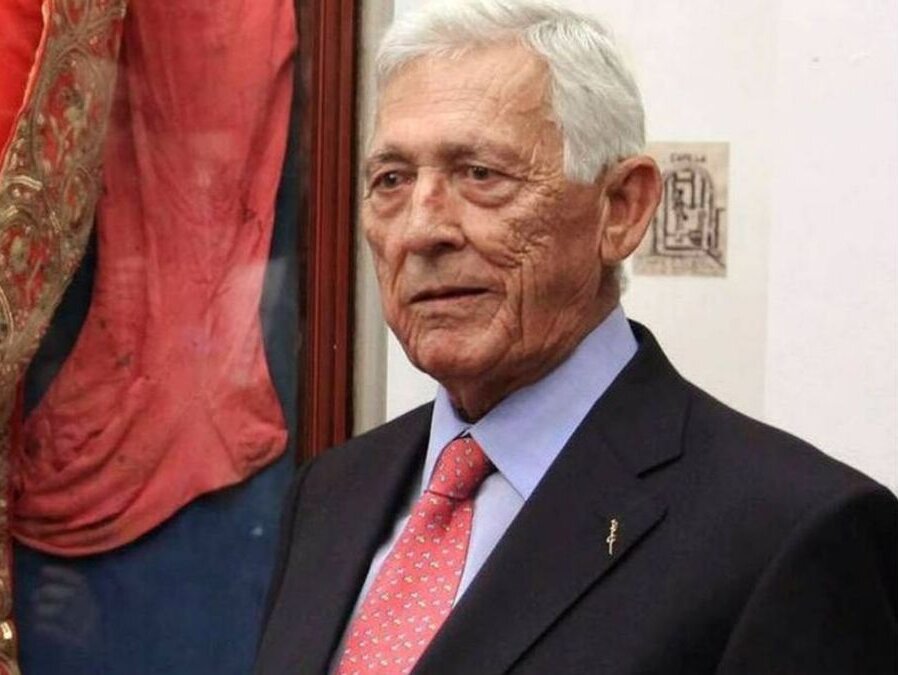 Camas decreta un día de luto por su hijo predilecto Paco Camino