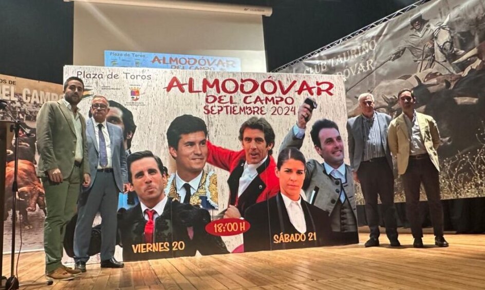 Figuras, a pie y a caballo, en la feria de septiembre de Almodóvar del Campo