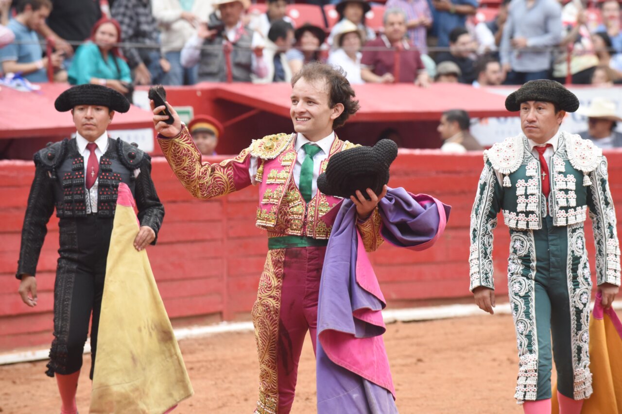 José María Mendoza, única oreja en la novillada de la Plaza México