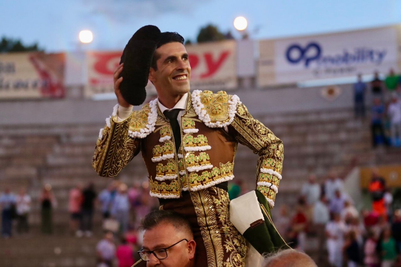 Los recursos de Talavante y el capote de Aguado, lo mejor en Arévalo