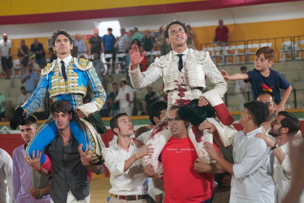 Roca Rey arrasa en Estepona: cuatro orejas y un rabo