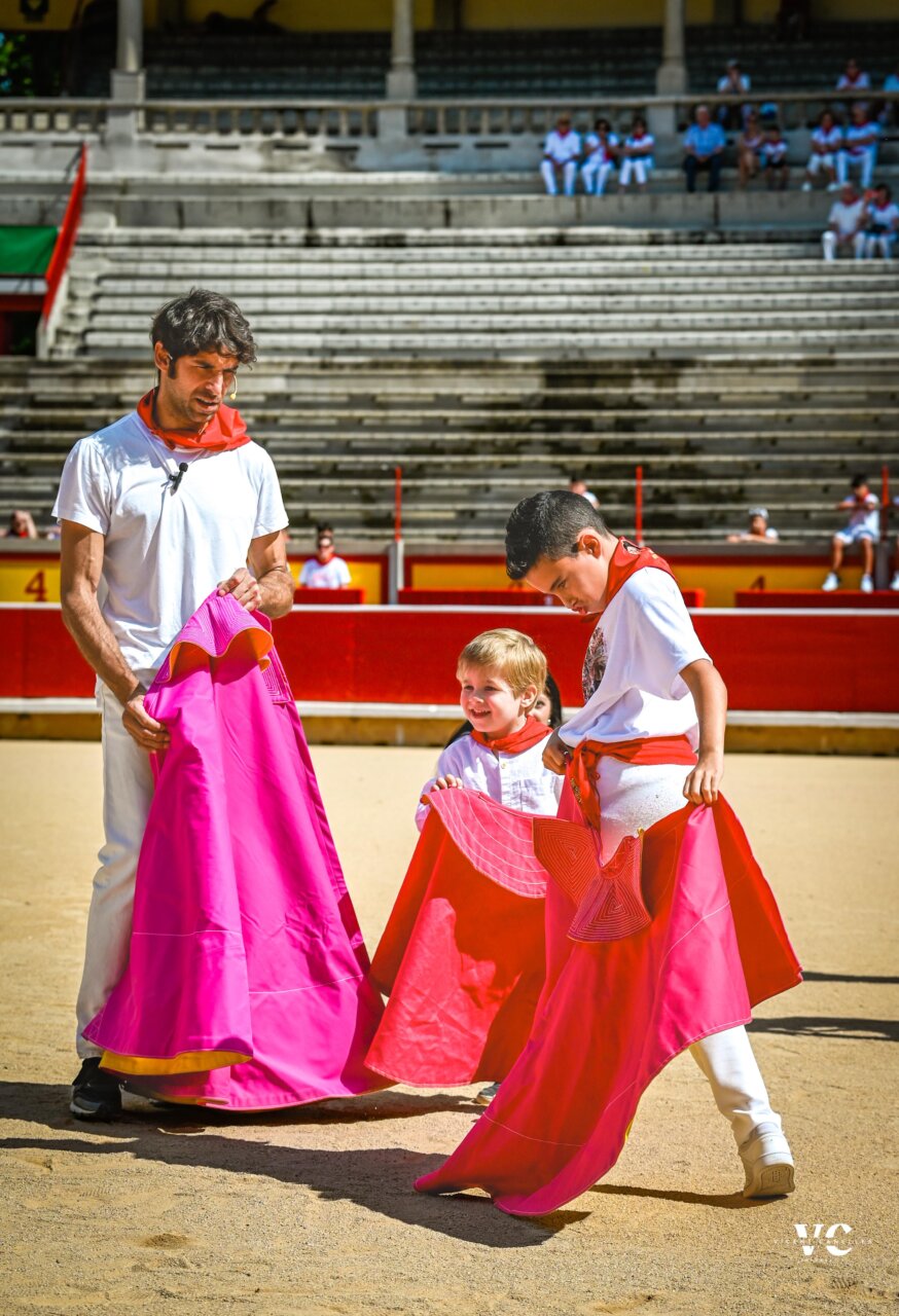 Cayetano, un héroe para los niños en Pamplona