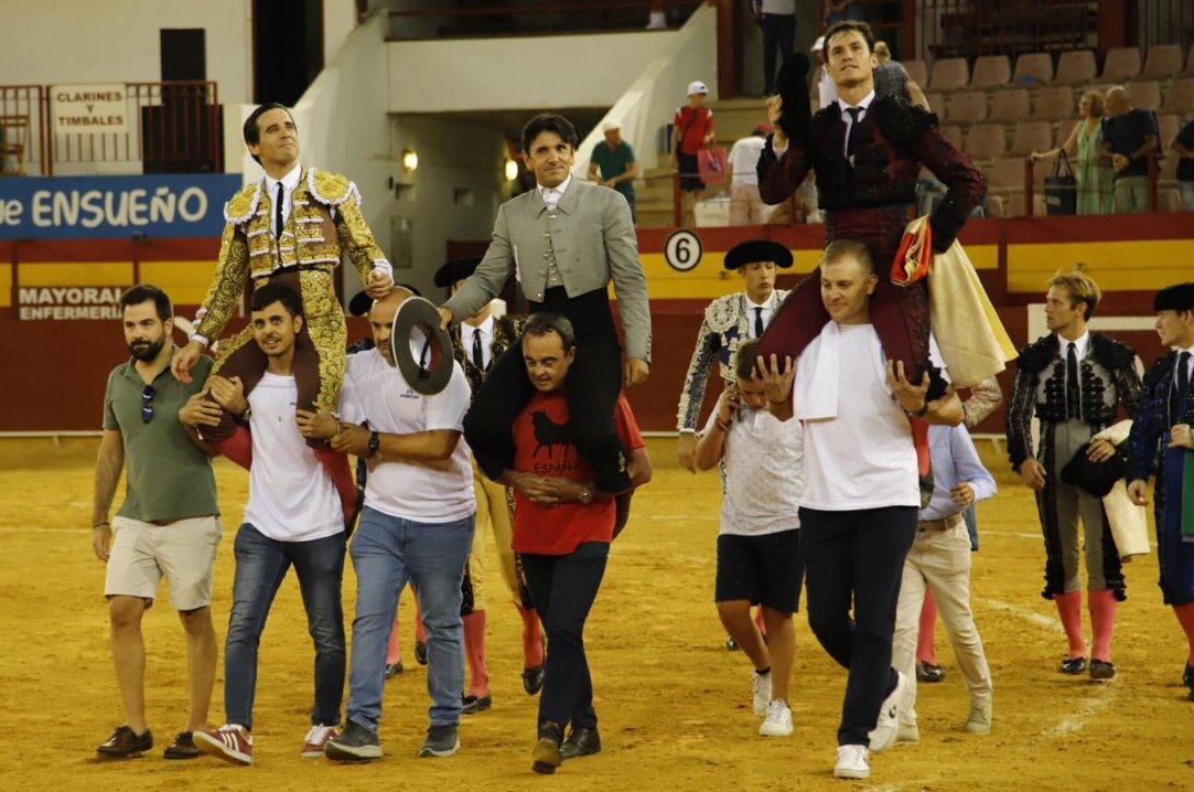 Ventura, Luque y Juan Ortega, puerta grande en Roquetas