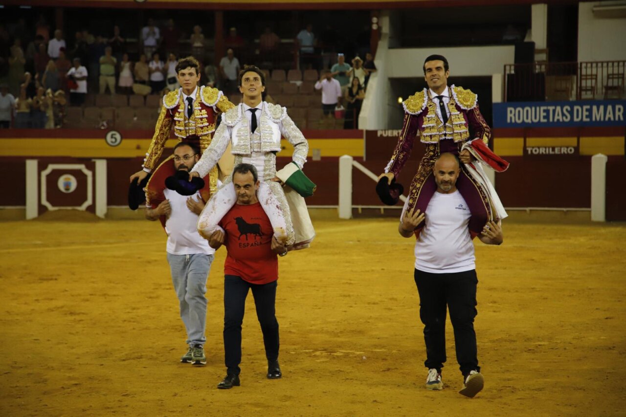 Roca Rey, Emilio de Justo y Jorge Martínez broche triunfal en Roquetas