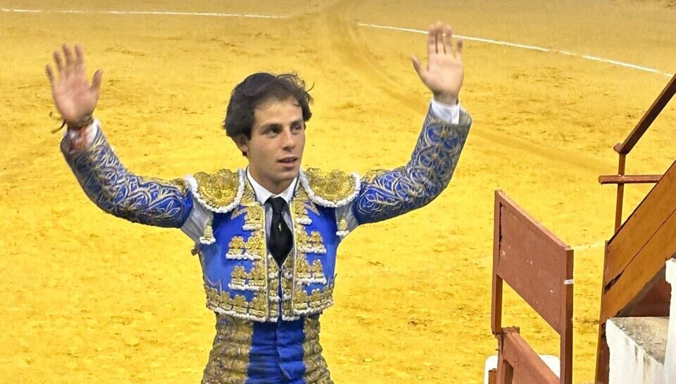 Ignacio Candelas cae de pie en su debut con picadores en La Solana