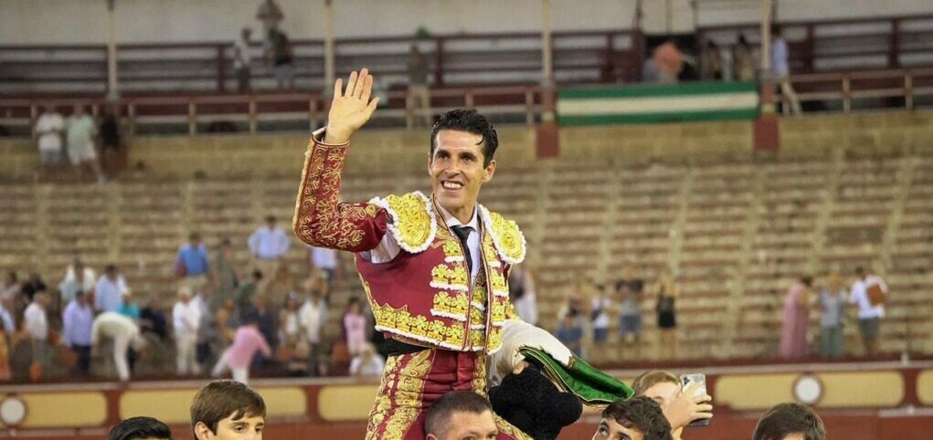 Un entregadísimo y sincero Talavante descerraja la puerta grande en El Puerto