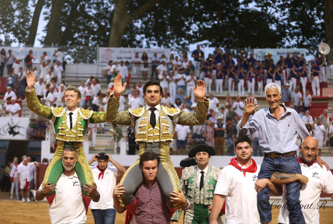 Gran corrida de Gallon en Saint Vincent de Tyrosse: Clemente, Colombo y el ganadero, por la puerta grande